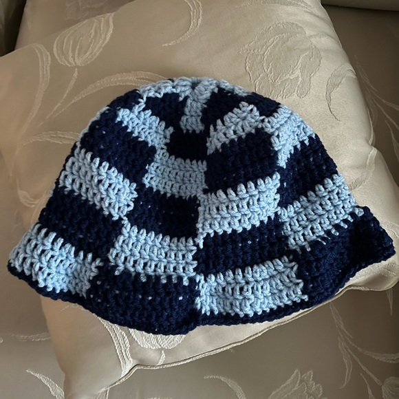 Hand crocheted blue checkered bucket hat NEW - Picture 2 of 4